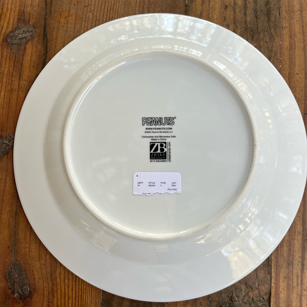 PEANUTS Charlie Brown Christmas Snoopy Dinner Plate The Whole Gang Ceramic NWT - Picture 6 of 7